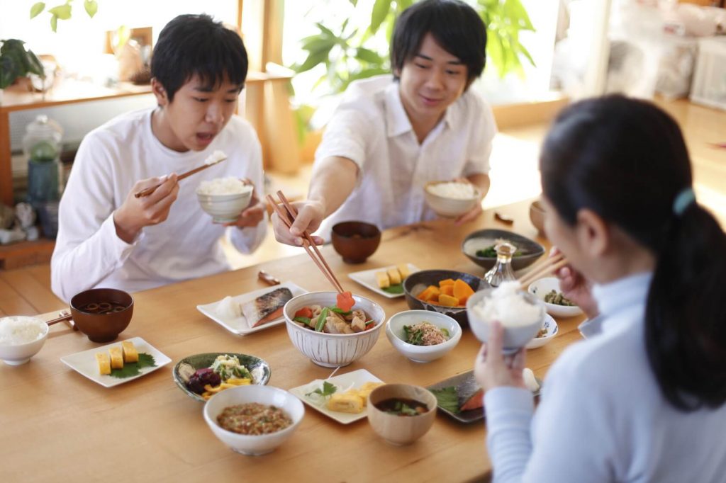 家族で食事